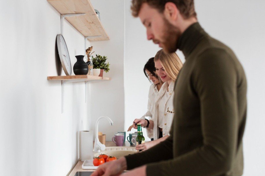 What Is the Best Way to Organize Small Kitchen Drawers?